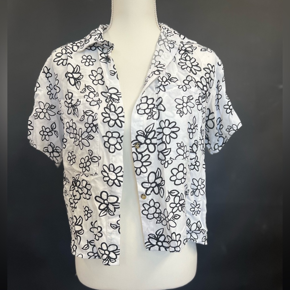 J for Joy casual White with black flowers blouse. Gently Used